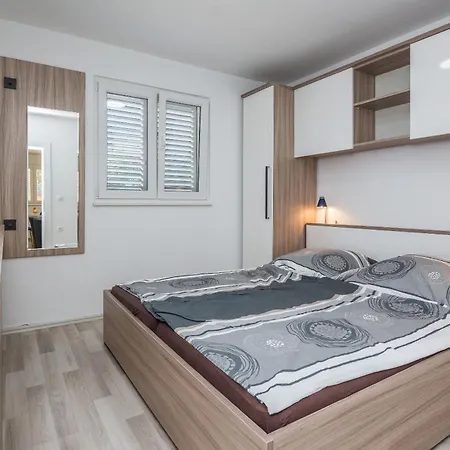 Loncar Apartment *