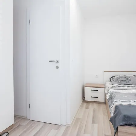 Loncar Apartment *