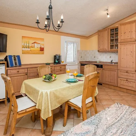 Loncar Apartment